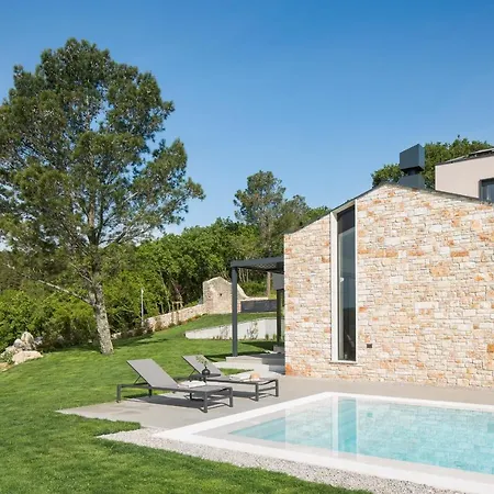Villa Beautiful Pine Tree *